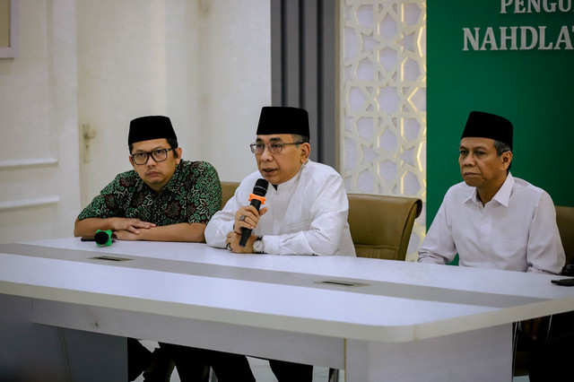 Ketua Umum PBNU KH Yahya Cholil Staquf menyampaikan keterangan kepada wartawan di Gedung PBNU, Jakarta Pusat, Selasa (14/7/2026). Foto: Jamal Ramadhan/kumparan