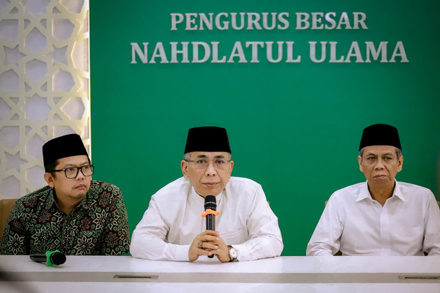 Ketua Umum PBNU KH Yahya Cholil Staquf menyampaikan keterangan kepada wartawan di Gedung PBNU, Jakarta Pusat, Selasa (14/7/2026). Foto: Jamal Ramadhan/kumparan