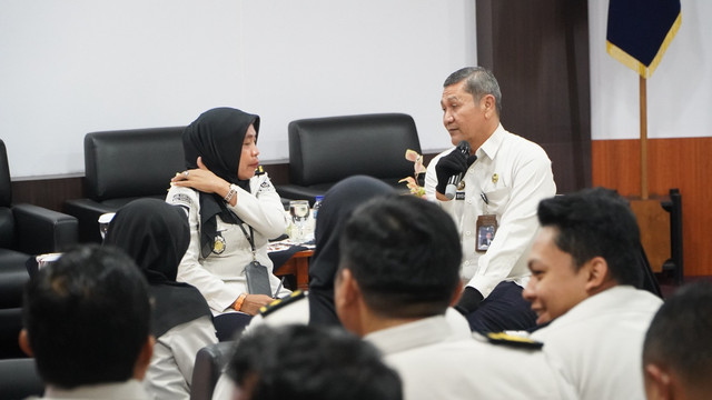 kakanwil ditjenpas diy memberikan pelatihan pijat energy bagi petugas bapas yogyakarta