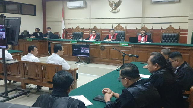 Eks Bupati Ponorogo Sugiri Sancoko saat menjalani sidang tuntutan di Ruang Cakra Pengadilan Tindak Pidana Korupsi (Tipikor) Surabaya, Selasa (14/7/2026). Foto: Dok. Istimewa