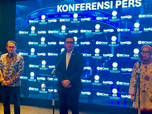 Konferensi pers Direktur Utama BEI, Jeffrey Hendrik di gedung BEI, Jakarta, Selasa (14/7/2026). Foto: Muhammad Fhandra Hardiyon/kumparan