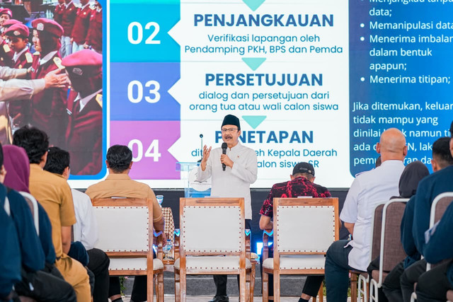 Menteri Sosial Saifullah Yusuf (Gus Ipul) membuka MPLS di Sekolah Rakyat Sragen, Jawa Tengah, Selasa (14/7/2026). Foto: Kemensos RI