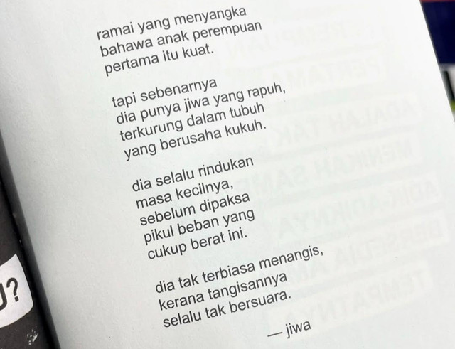 Potret kutipan dari buku 'Sembuh Tanpa Cerita' karya Jiwa yang menggambarkan dinamika batin seorang anak sulung. (Foto: Dok. Instagram/Threads @nukilan.biruni / @mustaqim.jiwa)