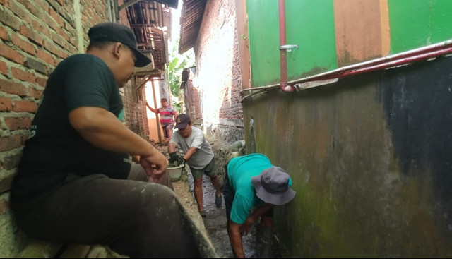 Kerja Bakti Bangun Drainase, Warga RT 02/03 Penaruban Perkuat Kebersamaan dan Cegah Genangan . Foto Dokumen Pribadi