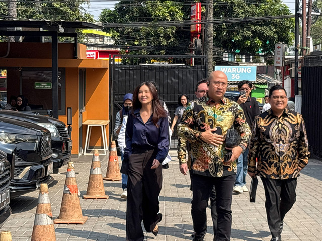 Sarwendah dan Kuasa Hukum Hadiri Sidang Gugatan Hak Asuh Anak di PN Jakarta Selatan. Foto: Aprilandika Pratama/kumparan