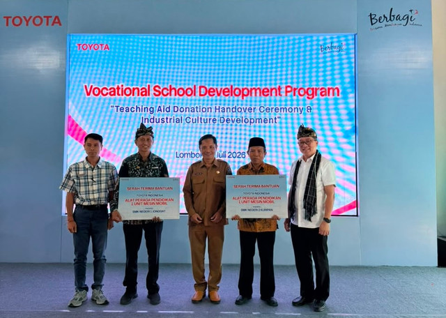 TMMIN Serahkan Mesin 2TR-FE dan 2GD-FTV ke SMK di Lombok