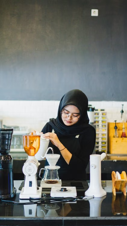 ilustrasi pekerja. Foto pexels/Muhammad Fawdy