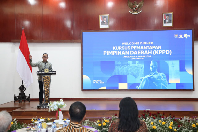 Wamendagri Bima Arya tegaskan pentingnya keberlanjutan program pembangunan dalam transisi kepemimpinan guna menjamin kemajuan bangsa, Rabu (15/7/2026). Foto: Kemendagri RI