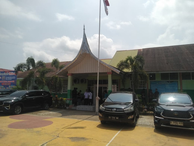 Kegiatan belajar mengajar di MAN 3 Padang berlangsung normal sehari setelah insiden ledakan bom rakitan yang dilalukan seorang pelajar berinisial R, Selasa (14/7/2026). Foto: Dok. kumparan