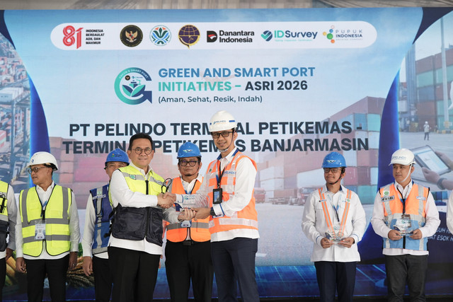 Terminal Peti Kemas (TPK) Banjarmasin berhasil meraih predikat bintang tiga dalam ajang Green and Smart Port Initiatives (GSPI) ASRI 2026 di Gresik pada Rabu (15/7/2026). Foto: Dok. Pelindo