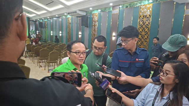 Doorstop dengan Sekretaris Jenderal (Sekjen) DPP PKB, M. Hasanuddin Wahid di acara diskusi publik Ruang Temu AI dan Agama di Kantor DPP PKB, Jakarta Pusat, Rabu (15/7). Foto: Pradya Tirta/kumparan