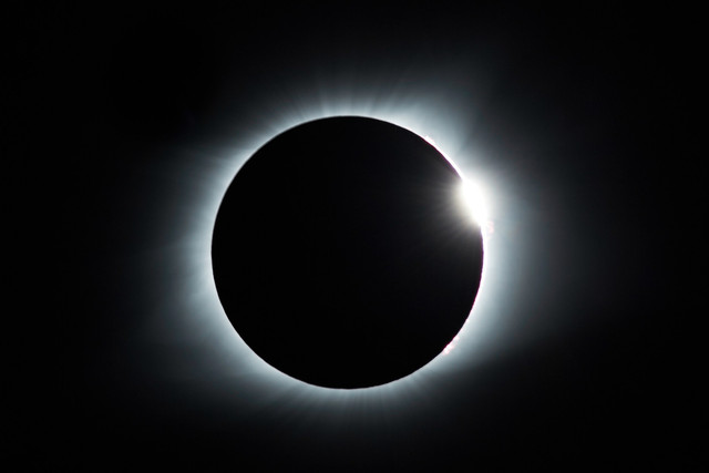 Ilustrasi Gerhana Matahari Total 12 Agustus 2026, Unsplash/Mathew Schwartz