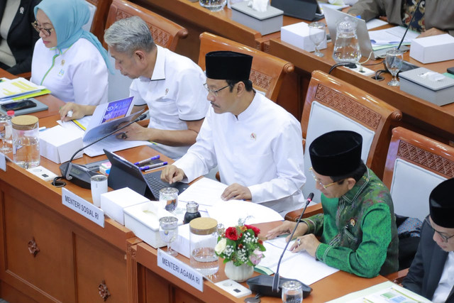 Menteri Sosial Saifullah Yusuf dan Wakil Menteri Sosial Agus Jabo Priyono saat Rapat Kerja dengan Komisi VIII DPR RI membahas Laporan Keuangan Pemerintah Pusat (LKPP) APBN Tahun Anggaran 2025 di Gedung Nusantara Lantai 2, Rabu (15/7/2026).  Foto: Andika Puja Kusuma/Biro Humas Kemensos