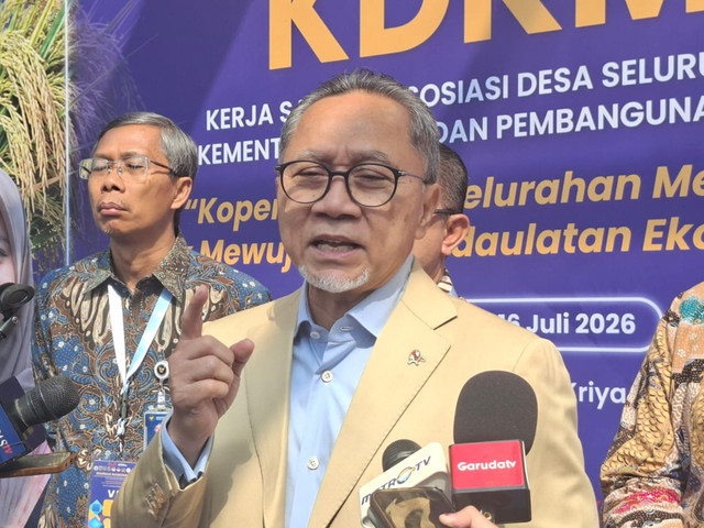 Doorstop dengan Menteri Koordinator Bidang Pangan Indonesia, Zulkifli Hasan dalam Seminar Nasional Koperasi Desa/Kelurahan Merah Putih di Gedung Sasana Kriya, Taman Mini Indonesia Indah, Jakarta Timur, Kamis (16/7/2026). Foto: Pradya Tirta/kumparan