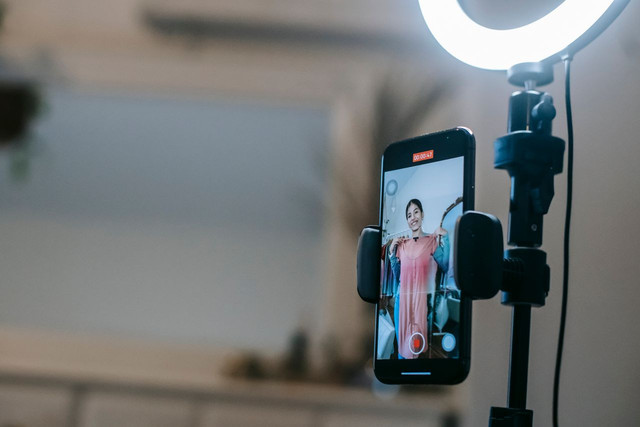 Ilustrasi rekomendasi HP untuk content creator pemula. Foto: Unsplash