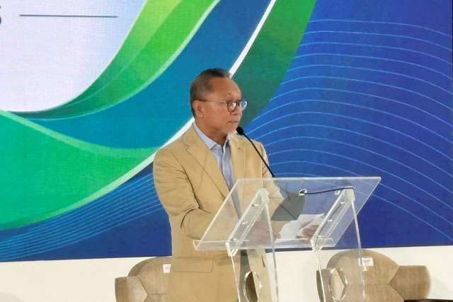 Menteri Koordinator (Menko) Bidang Pangan Zulkifli Hasan memberikan sambutan pada acara Waste to Energy Talks di Jakarta, Kamis (16/7/2026). Foto: Muhammad Fhandra/kumparan