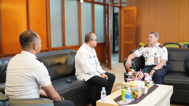 penerimaan kunjungan kerja wakil direktur poltekimipas