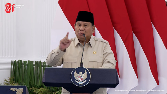 Presiden Prabowo Subianto memberikan sambutan saat menghadiri Groundbreaking Proyek Strategis Nasional LNG Abadi Masela secara daring di Istana Merdeka, Jakarta, Kamis (16/7/2026). Foto: YouTube/ Sekretariat Presiden