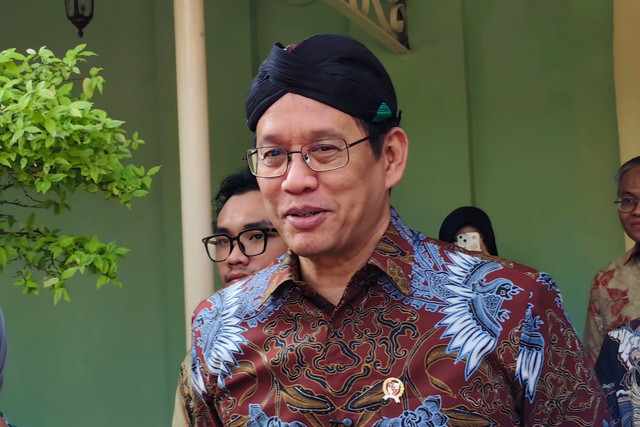 Menteri Keuangan Purbaya Yudhi Sadewa usai makan siang bersama Gubernur DIY Sri Sultan Hamengku Buwono X di kompleks Kepatihan Pemda DIY, Kamis (16/7/2026). Foto: Arfiansyah Panji Purnandaru/kumparan