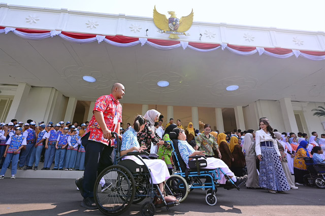 164 siswa dari Institusi Disabilitas Indonesia (INDISI) mengikuti program "Istana untuk Anak Sekolah" untuk mengenal lebih dekat Istana Kepresidenan Jakarta sekaligus mempelajari sejarah bangsa di Istana Negara, hari ini, Kamis (16/7/2026). Foto: Muchlis Jr/Biro Pers Sekretariat Presiden