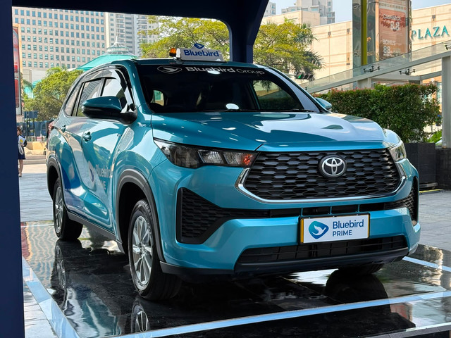 Toyota Innova Zenix HEV jadi armada taksi Bluebird Prime. Foto: Fitra Andrianto/kumparan