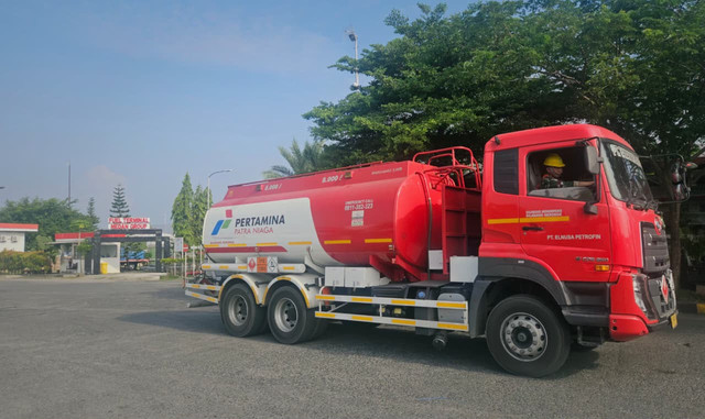 Mobil tangki BBM Pertamina ditambah untuk penuhi stok di Medan, Sumatera Utara, Rabu (15/7). Foto: Pertamina Patra Niaga