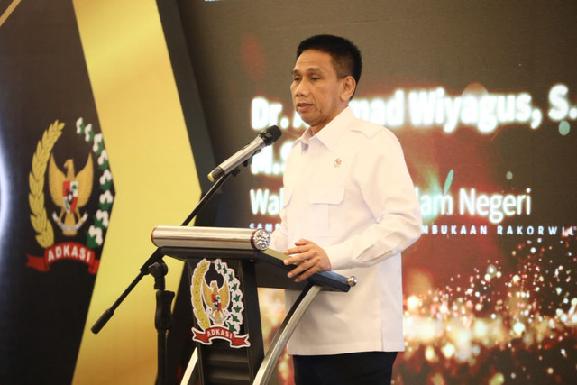 Wamendagri Akhmad Wiyagus dalam rakor wilayah ADKASI se-Kalimantan di Kota Banjarmasin, Kalimantan Selatan, Kamis (16/7/2026). Foto: Kemendagri RI