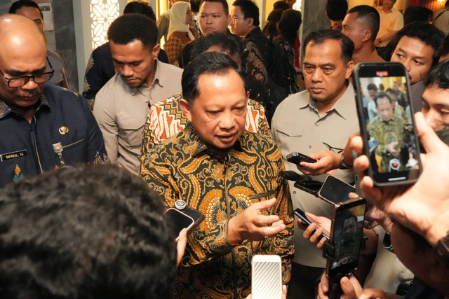 Mendagri Tito Karnavian saat raker dan Rapat Dengar Pendapat bersama Komisi II DPR RI di Kompleks Parlemen, Senayan, Jakarta, Kamis (16/7/2026). Foto: Kemendagri RI