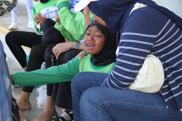 Ghaitsa Luffi Arachman berlaga di nomor estafet 8X50 meter KU 12 babak final MilkLife Athletics Challenge 2026 pada Kamis (16/7) di Supersoccer Arena, Kudus, Jawa Tengah. Foto: Vega Ma'arrijil Ula/kumparan