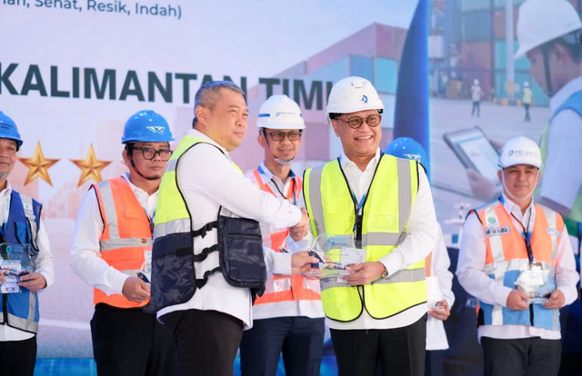 Menteri Perhubungan Dudy Purwagandhi dan Direktur Utama Pupuk Kaltim Rafli Yandra. Foto: Pupuk Kaltim.