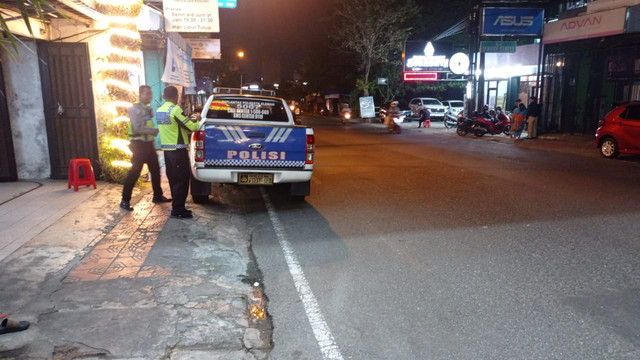 Polresta Sleman olah TKP di lokasi tabrak lari kakek juru parkir berinisial S di Jalan Monjali, Kabupaten Sleman. Foto: Dok. Polresta Sleman