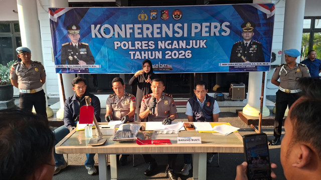Polres Nganjuk mengungkap kasus pembunuhan pria bernama Gatot Tri Wahyu (52) ditemukan terkubur di pekarangan samping rumah di Dusun Nanggungan, Desa Kaloran, Kecamatan Ngronggot, Kabupaten Nganjuk. Foto: Dok. Istimewa