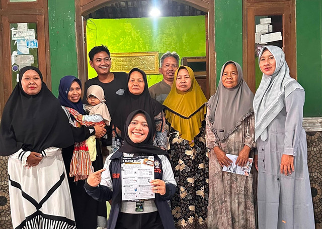 Kegiatan kuliah kerja nyata multidisiplin 2 Khayla Salwa Ghaisani berjudul EDUKASI PENERAPAN SANITATION STANDARD OPERATING PROCEDURES (SSOP) PADA PENGOLAHAN IKAN PINDANG UNTUK MENDUKUNG KEAMANAN PANGAN DAN MUTU PRODUK di Desa Tambaksari, Kecamatan Rowosari, Kabupaten Kendal