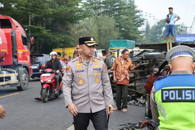 Proses evakuasi kecelakaan di Sibolangit, Jumat (17/7/2026). Foto: Dok. Polda Sumut