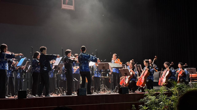 Musisi Yogyakarta dan Melbourne Symphony Orchestra (MSO) berkolaborasi dalam konser A Decade: A Deeper Understanding di Auditorium Universitas Sanata Dharma, Yogyakarta, Kamis (17/7). Foto: Pandangan Jogja/Danang BK