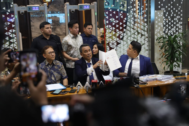 Pengacara Hotman Paris di Gedung Kejaksaan Agung, Jakarta, Jumat (17/7/2026). Foto: Jamal Ramadhan/kumparan
