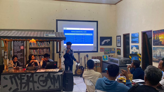 Kegiatan kuliah kerja nyata multidisiplin 1 R Muhammad Fadhil Ichsan berjudul Edukasi Pengelolaan Kualitas Air Tambak Berbasis Parameter Lingkungan untuk Mendukung Produktivitas Budidaya Perikanan di Desa Tambaksari, Kecamatan Rowosari , Kabupaten Kendal
