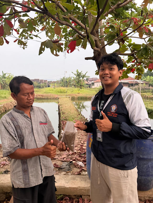 Kegiatan Kuliah Kerja Nyata Multidisiplin1 Muhammad Faris Mu'taz berjudul "Penambahan Saccharomyces cerevisiae dalam Pakan untuk Pertumbuhan Ikan" di Desa Tambaksari, Kecamatan Rowosari, Kabupaten Kendal.