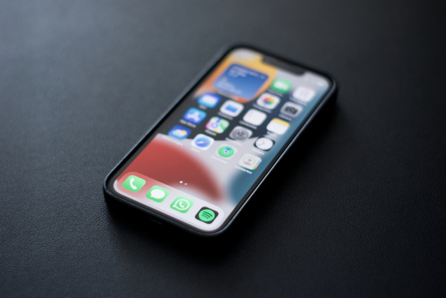 Ilustrasi fitur baru iOS 27. Foto: Unsplash.com/Marina Carvalho