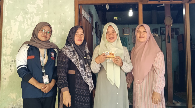 Kegiatan Kuliah Kerja Nyata Multidisiplin 2 Davina Maia Kusuma berjudul Diversifikasi Produk Ikan Pindang Menjadi Rolade untuk Mendukung Program Pemberian Makanan Tambahan Anak