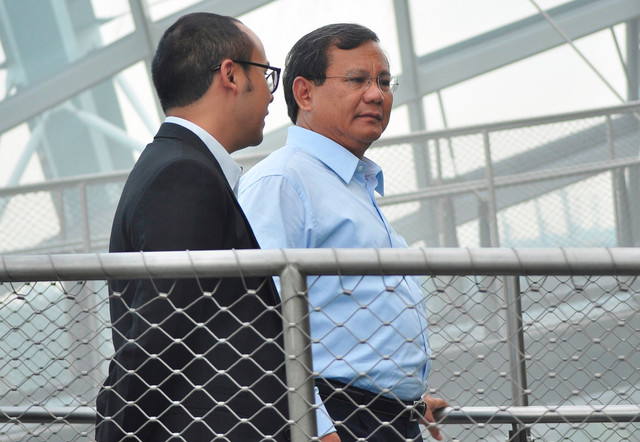 Dirgayuza dan Presiden Prabowo di Gardens by the Bay 14 tahun lalu. Dok. Pribadi