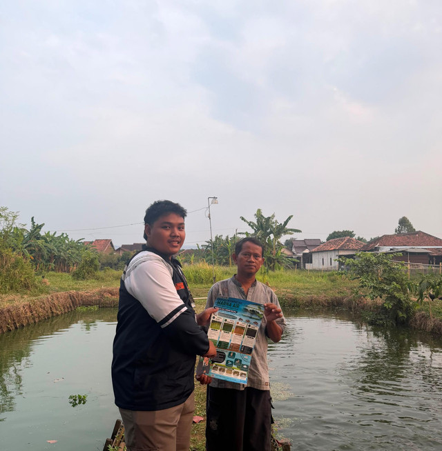 Kegiatan kuliah kerja nyata multidisiplin 2 Muhammad Firdaus Azidun Niam berjudul Edukasi Interpretasi Warna Air sebagai Indikator Kondisi Kolam Budidaya Di Desa Tambaksari, Kecamatan Rowosari, Kabupaten Kendal