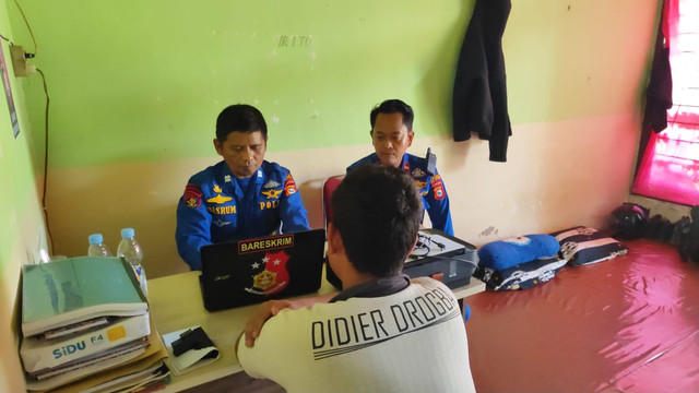 Polres Kepulauan Selayar menyelidiki kasus KM Nurul Salsa, kapal yang tenggelam di perairan barat Pulau Polassi, Kecamatan Bontosikuyu, Kabupaten Kepulauan Selayar, Sulawesi Selatan. Foto: Dok. Istimewa