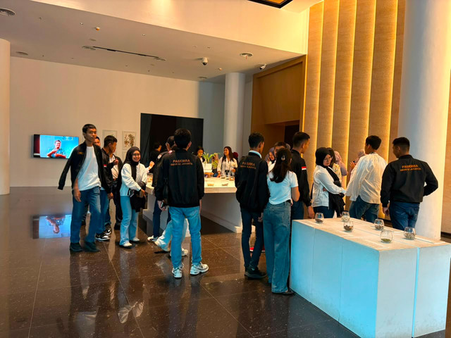Suasana kunjungan wisatawan ruang pameran serta area taman Museum Nasional, Jakarta Pusat, Sabtu (18/7/2026). Foto: Ratu Shafa/kumparan