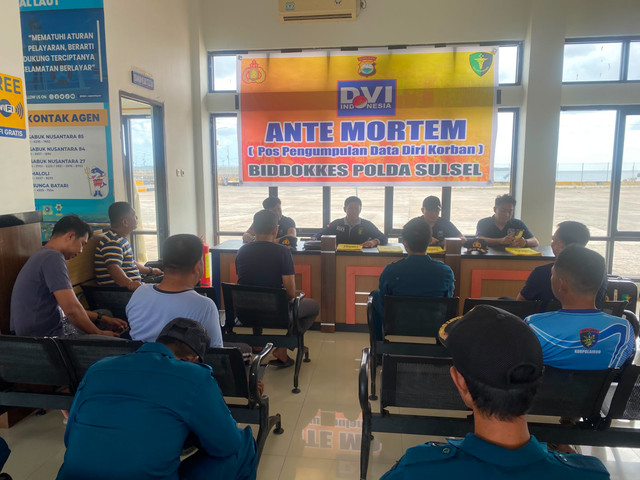 Pos Ante Mortem Tim DVI Biddokes Polda Sulsel di Pelabuhan Benteng, Selayar, untuk identifikasi korban KM Nurul Salsa. Foto: Dok. Humas Polres Selayar