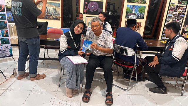 Kegiatan kuliah kerja nyata multidisiplin 1 Pinky Bersaby berjudul EDUKASI PENERAPAN SISTEM BIOFLOK PADA BUDIDAYA IKAN LELE Di Desa Tambaksari, Kecamatan Rowosari, Kabupaten Kendal