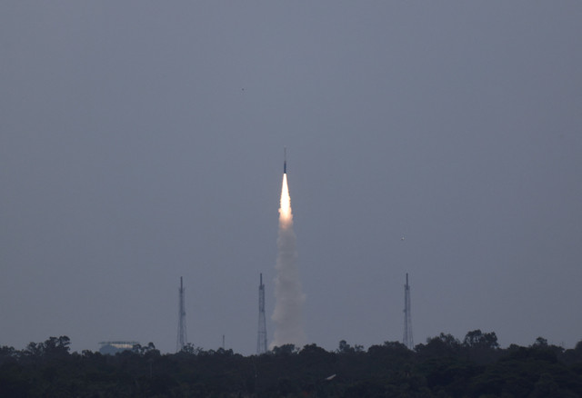 Perusahaan rintisan antariksa India, Skyroot Aerospace, meluncurkan roket Vikram-1 dari Pusat Antariksa Satish Dhawan di Sriharikota, Andhra Pradesh, India, Sabtu (18/7/2026). Foto: Priyanshu Singh/REUTERS