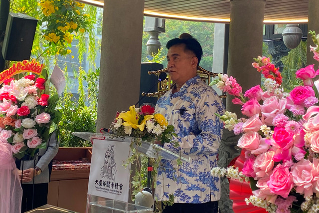 Menko Bidang Hukum, Hak Asasi Manusia, Imigrasi, dan Pemasyarakatan Yusril Ihza Mahendra memberikan sambutan saat menghadiri peresmian Cetiya Tian Shi Hua Guan Di Jing Se di Golf Island PIK, Jakarta Utara, Minggu (19/7/2026). Foto: Aditya Nugraha/kumparan