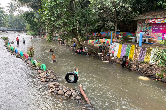 Suasana Kampung Warna Warni Katulampa, Bogor, Jawa Barat, Minggu (19/7/2026). Foto: Nauval Pratama/kumparan