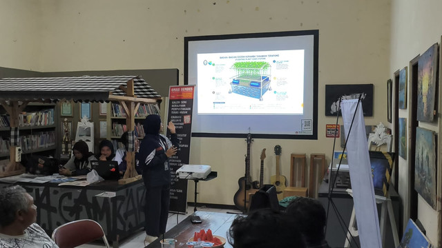 Kegiatan Kuliah Kerja Nyata Multidisiplin 2 Tsaniatul Maghfiroh dengan judul Edukasi mengenai sistem IFCAS (Integrated Floating Cage Aquageoponics System) di BumDes Perwitasari Desa Tambaksari, Kecamatan Rowosari, Kabupaten Kendal